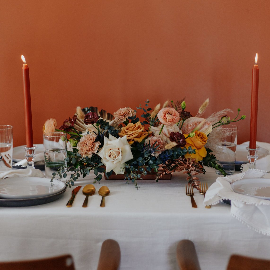 Centerpiece in Oblong Plastic Design Bowl